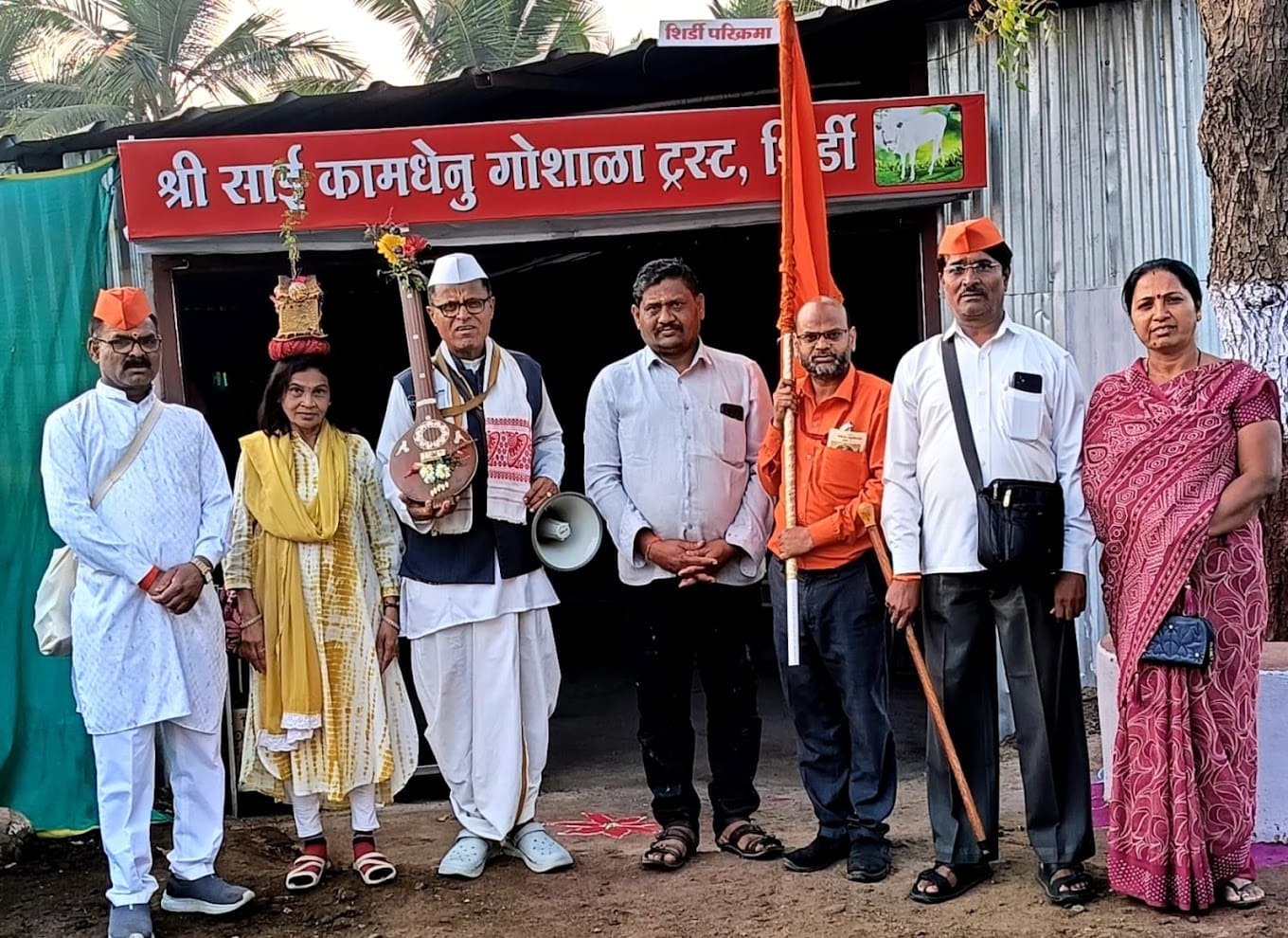 Happy Customer Anay Pawar with Miracle Cab Shirdi